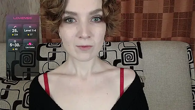 TinaWince online show from February 14, 2026, 4:42 am