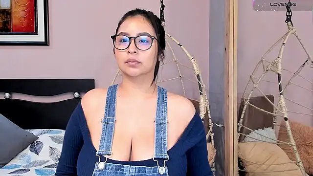  alaiasmile  online show from October 5, 2025, 12:03 pm