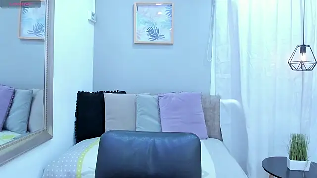  alaiasmile  online show from October 16, 2025, 11:22 am