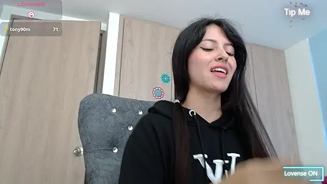 Snapshot of evatits_1 chatting on February 11, 2025, 3:18 pm evatits 1 online show from February 11, 2025, 3:18 pm