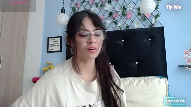 Snapshot of evatits_1 chatting on February 20, 2025, 12:25 pm evatits 1 online show from February 20, 2025, 12:25 pm