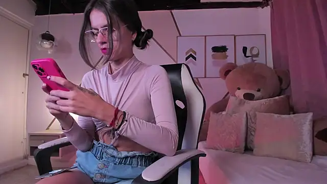 maye wells online show from February 13, 2025, 5:54 pm