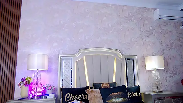 Snapshot of Issadorra chatting on September 27, 2025, 5:45 am Issadorra online show from September 27, 2025, 5:45 am