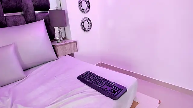 Charlotte Myers online show from October 30, 2025, 7:25 pm