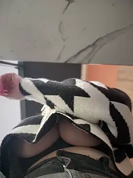 Snapshot of Teya_moon_ chatting on January 24, 2025, 12:10 pm Teya moon online show from January 24, 2025, 12:10 pm