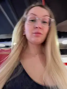 Snapshot of Teya_moon_ chatting on February 22, 2025, 12:08 pm Teya moon online show from February 22, 2025, 12:08 pm