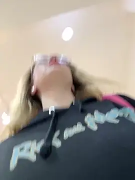 Teya moon  online show from October 14, 2025, 9:10 am