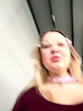 Teya moon  online show from January 8, 2026, 10:28 am