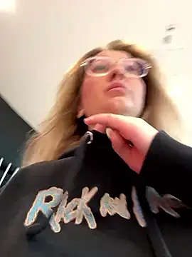 Teya moon  online show from January 11, 2026, 11:37 am