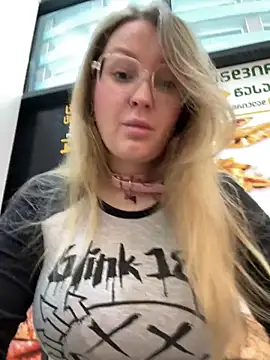 Teya moon  online show from March 22, 2026, 12:19 pm