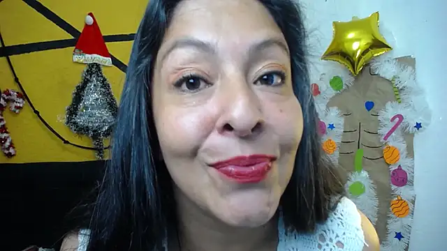 Snapshot of Catalina_JH chatting on December 15, 2024, 6:37 pm Catalina JH online show from December 15, 2024, 6:37 pm
