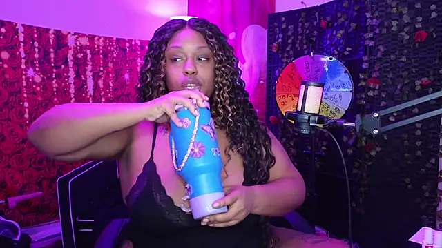 Snapshot of cheriserozequeen chatting on February 21, 2026, 10:00 pm cheriserozequeen online show from February 21, 2026, 10:00 pm