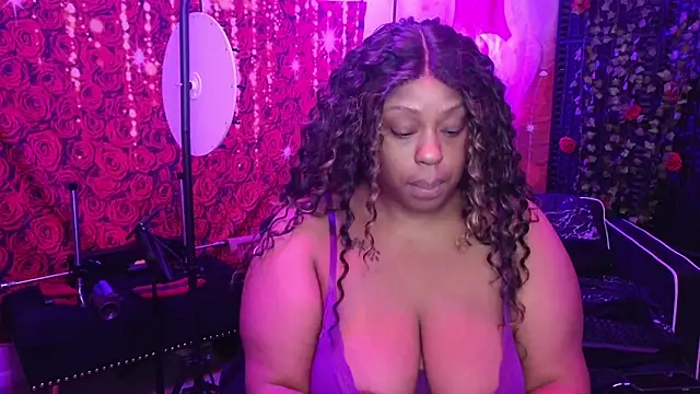 cheriserozequeen online show from April 7, 2026, 1:33 pm