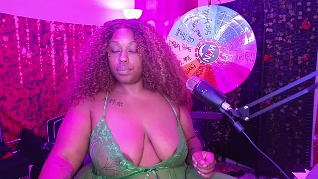 Snapshot of cheriserozequeen chatting on June 7, 2026, 5:06 pm cheriserozequeen online show from June 7, 2026, 5:06 pm