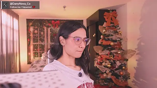 Snapshot of DanyNova_Co chatting on December 10, 2024, 10:16 pm DanyNova Co online show from December 10, 2024, 10:16 pm