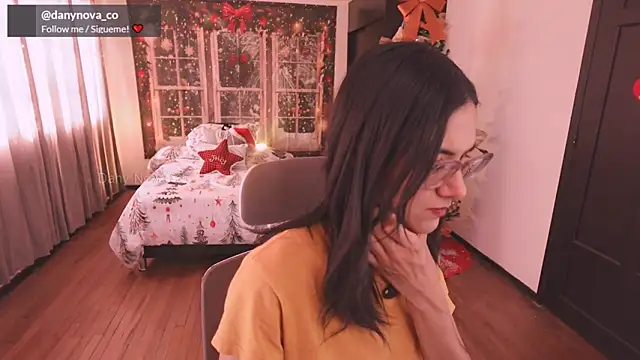 Snapshot of DanyNova_Co chatting on December 13, 2024, 7:10 pm DanyNova Co online show from December 13, 2024, 7:10 pm