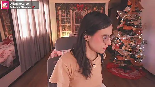 Snapshot of DanyNova_Co chatting on December 20, 2024, 9:06 pm DanyNova Co online show from December 20, 2024, 9:06 pm