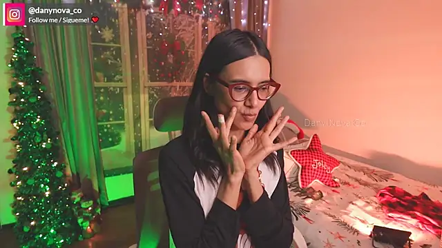 Snapshot of DanyNova_Co chatting on December 25, 2024, 1:31 am DanyNova Co online show from December 25, 2024, 1:31 am