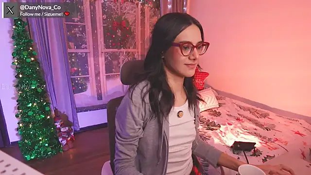 Snapshot of DanyNova_Co chatting on December 25, 2024, 7:13 pm DanyNova Co online show from December 25, 2024, 7:13 pm