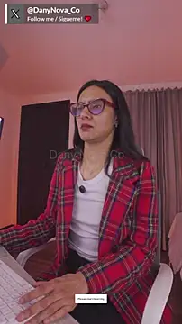 Snapshot of DanyNova_Co chatting on February 16, 2025, 9:05 pm DanyNova Co online show from February 16, 2025, 9:05 pm