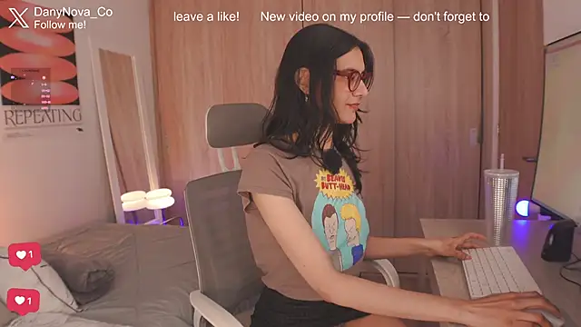 Snapshot of DanyNova_Co chatting on June 30, 2026, 9:38 pm DanyNova Co online show from June 30, 2026, 9:38 pm