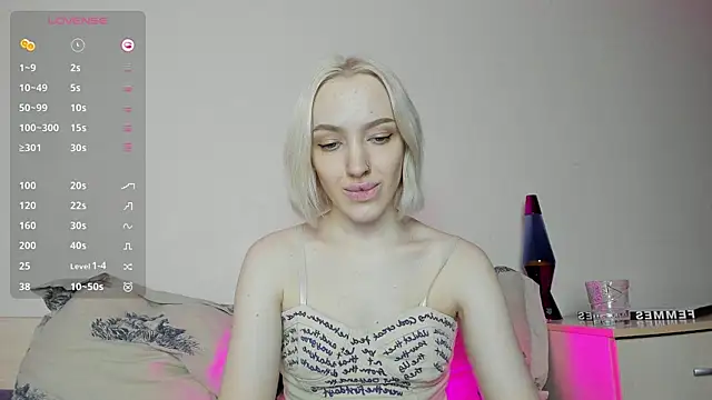 Snapshot of cheryl_mason chatting on December 24, 2024, 4:11 am cheryl mason online show from December 24, 2024, 4:11 am