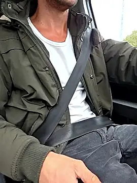 Snapshot of Zeefy chatting on September 24, 2025, 1:25 pm Zeefy online show from September 24, 2025, 1:25 pm