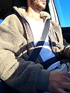 Snapshot of Zeefy chatting on October 4, 2025, 8:01 am Zeefy online show from October 4, 2025, 8:01 am