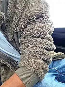 Snapshot of Zeefy chatting on October 8, 2025, 9:07 am Zeefy online show from October 8, 2025, 9:07 am