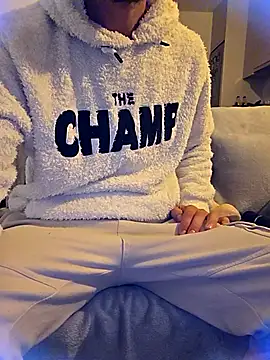 Snapshot of Zeefy chatting on October 10, 2025, 7:35 pm Zeefy online show from October 10, 2025, 7:35 pm