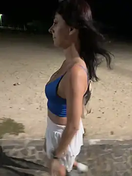 Snapshot of therealbeverlycious chatting on December 29, 2024, 8:37 pm therealbeverlycious online show from December 29, 2024, 8:37 pm