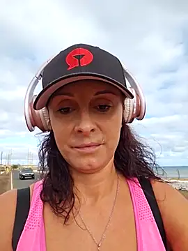 Snapshot of therealbeverlycious chatting on March 11, 2025, 5:46 pm therealbeverlycious online show from March 11, 2025, 5:46 pm