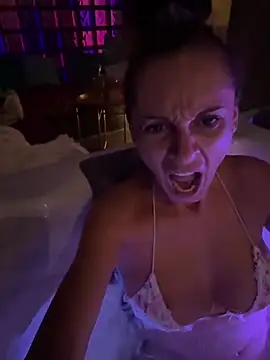 Snapshot of therealbeverlycious chatting on October 24, 2025, 10:44 am therealbeverlycious online show from October 24, 2025, 10:44 am