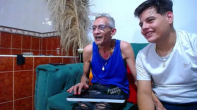 Snapshot of Leon_hot_X chatting on January 24, 2025, 10:41 pm Leon hot X online show from January 24, 2025, 10:41 pm