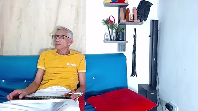 Snapshot of Leon_hot_X chatting on October 12, 2025, 8:30 pm Leon hot X online show from October 12, 2025, 8:30 pm