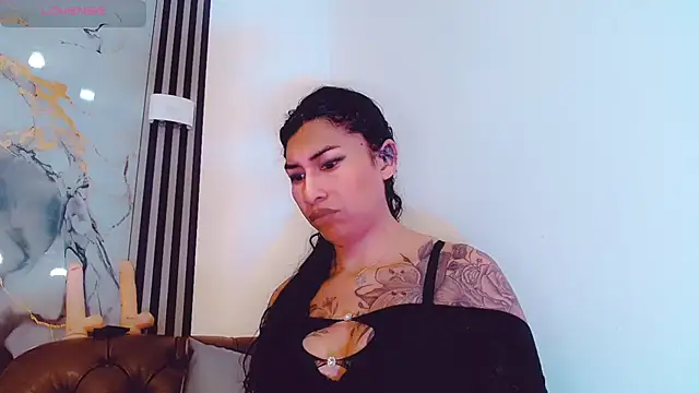 Snapshot of khiara_moretti chatting on October 22, 2025, 11:10 am khiara moretti online show from October 22, 2025, 11:10 am