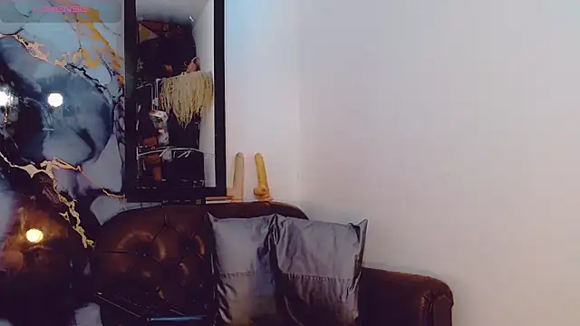 Snapshot of khiara_moretti chatting on November 6, 2025, 11:11 am khiara moretti online show from November 6, 2025, 11:11 am