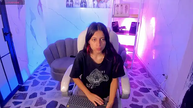 Snapshot of Agathaargent_ chatting on September 30, 2025, 5:01 am Agathaargent  online show from September 30, 2025, 5:01 am