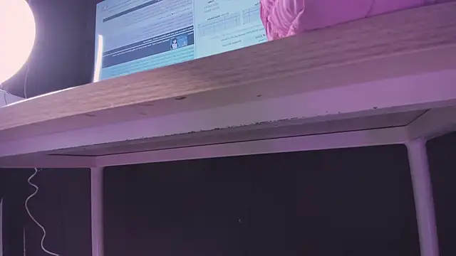 Snapshot of Agathaargent_ chatting on October 9, 2025, 7:34 pm Agathaargent  online show from October 9, 2025, 7:34 pm