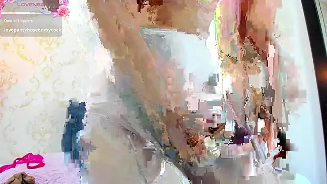 EIMY-ROBERTS online show from October 29, 2025, 8:32 pm