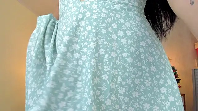 LARSONMIA online show from December 2, 2025, 12:21 pm