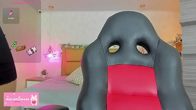 LARSONMIA online show from February 7, 2026, 11:47 am