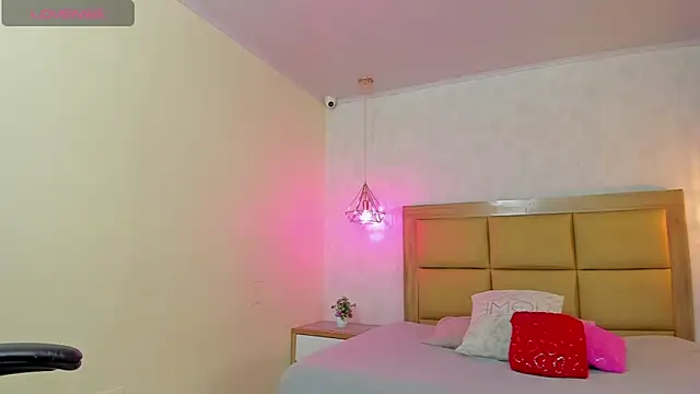 LARSONMIA online show from March 6, 2026, 12:34 pm