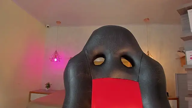 LARSONMIA online show from March 10, 2026, 12:21 pm