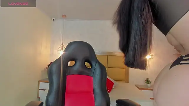 LARSONMIA online show from March 20, 2026, 12:21 pm