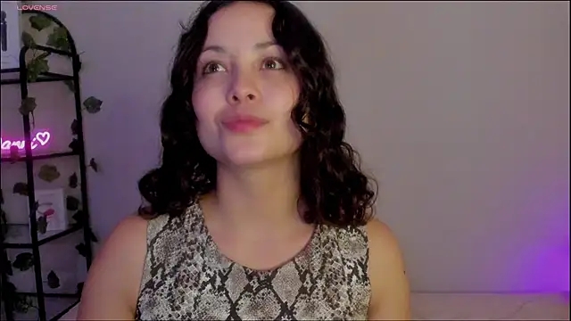 Megan Rodrigo online show from January 8, 2025, 9:12 pm