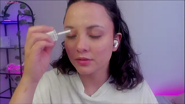 Megan Rodrigo online show from January 13, 2025, 6:59 pm