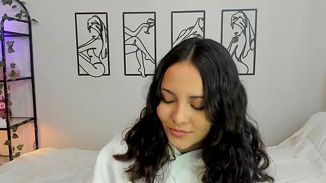 Megan Rodrigo online show from September 27, 2025, 5:51 pm