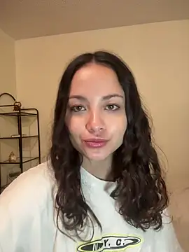 Megan Rodrigo online show from March 18, 2026, 2:09 pm