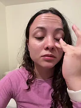 Megan Rodrigo online show from April 28, 2026, 2:22 pm